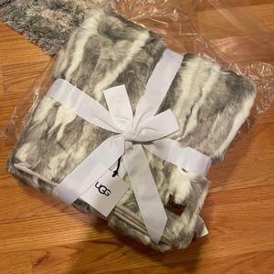 NWT Ugg Marina Throw